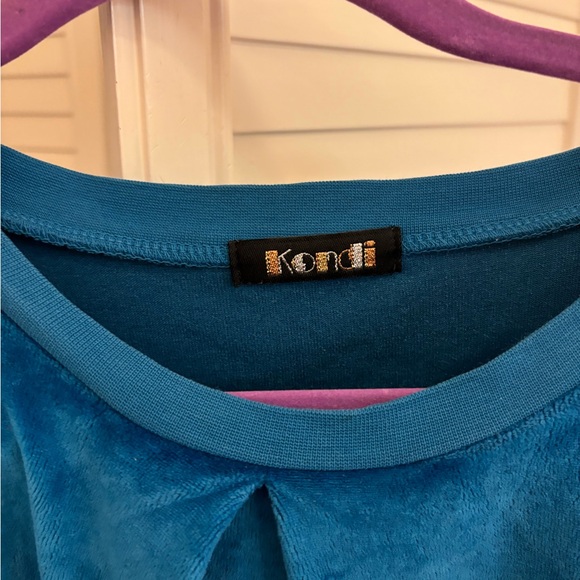 Suzie Kondi front pleat velour sweatshirt in Aegean blue. - Picture 6 of 8